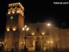 MEJORAN LA ILUMINACIÓN DE LA FACHADA DE LA PARROQUIA DE SANTIAGO CON PROYECTORES SOTERRADOS Y LÁMPARAS EN EL CAMPANARIO Y ALMENAS DE LA TORRE