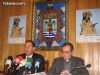 EL ALCALDE Y PÁRROCO DE SANTIAGO PRESENTAN EL CARTEL ANUNCIADOR DEL PROGRAMA DE ACTOS RELIGIOSOS DE LAS FIESTAS DE SANTA EULALIA´2005