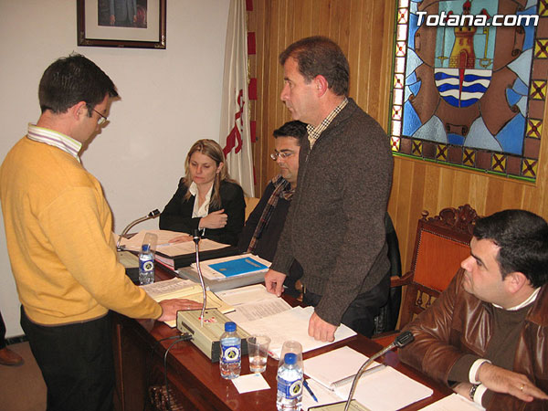 JOSÉ MARTÍNEZ SÁNCHEZ TOMA POSESIÓN COMO NUEVO CONCEJAL DE IU SUSTITUYENDO A JOSEFINA GÁLVEZ, Foto 2