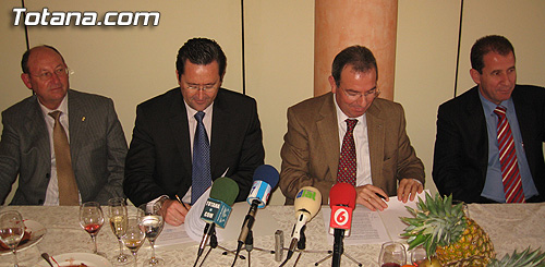 La Federación Regional de Empresarios de la Construcción de la Región de Murcia (FRECOM) y  la Asociación de Empresarios de la Construcción del Bajo Guadalentin (AEMCO) firmaron un convenio de colaboración, Foto 2
