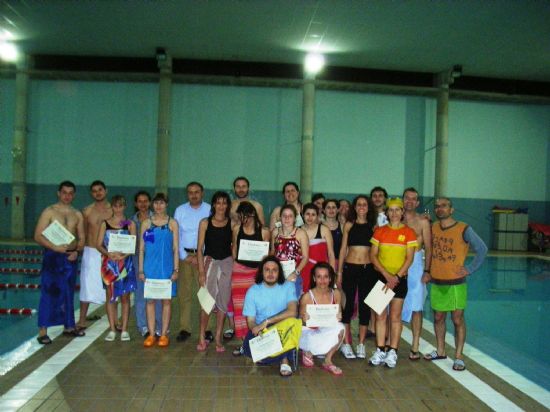 UN TOTAL DE VEINTE PERSONAS PARTICIPA EN LA ACTIVIDAD ACUÁTICA FORMATIVA SOBRE “TALLER DE AQUAGYM”, QUE SE CELEBRÓ EN LA PISCINA MUNICIPAL CUBIERTA (2008), Foto 1