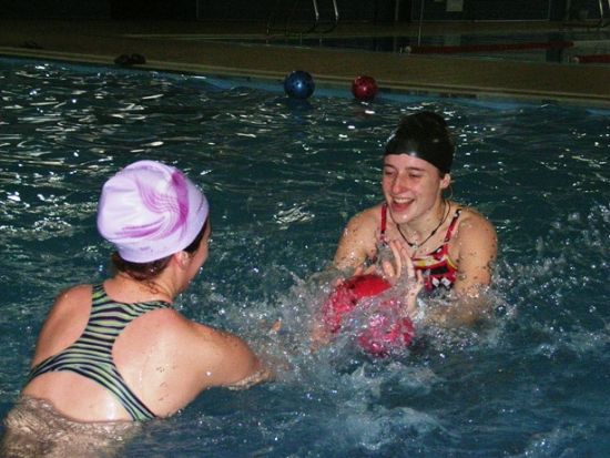 UN TOTAL DE VEINTE PERSONAS PARTICIPA EN LA ACTIVIDAD ACUÁTICA FORMATIVA SOBRE “TALLER DE AQUAGYM”, QUE SE CELEBRÓ EN LA PISCINA MUNICIPAL CUBIERTA (2008), Foto 8