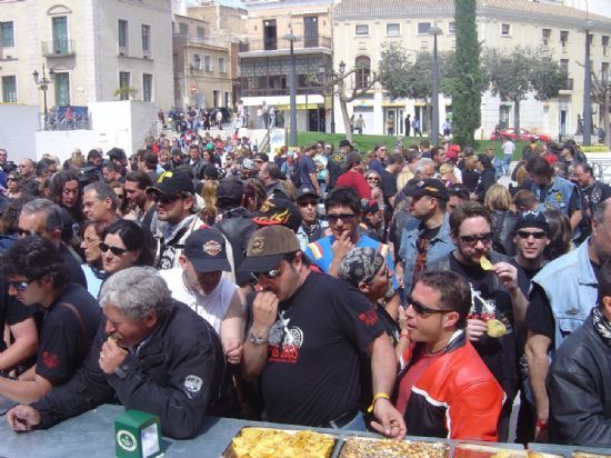 LOS MOTEROS DE LA XIII CONCENTRACIÓN CUSTOM DE ALHAMA INUNDAN TAMBIÉN DE RUIDO Y BUEN AMBIENTE LAS CALLES DE TOTANA , Foto 2