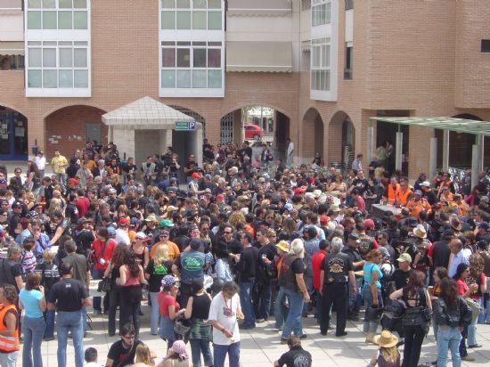 LOS MOTEROS DE LA XIII CONCENTRACIÓN CUSTOM DE ALHAMA INUNDAN TAMBIÉN DE RUIDO Y BUEN AMBIENTE LAS CALLES DE TOTANA , Foto 3