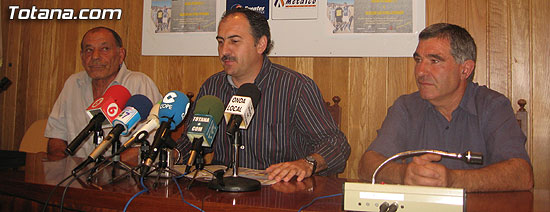 LA CONCEJALÍA DE DEPORTES Y LOS DELEGADOS DEL FÚTBOL AFICIONADOS ORGANIZAN UN PARTIDO DE FÚTBOL AFICIONADO EN HOMENAJE AL ÁRBITRO TOTANERO JUAN CAYUELA SÁNCHEZ EL ZURO, Foto 2