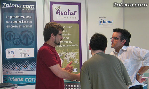 EL CONCEJAL DE NUEVAS TECNOLOGÍAS, JOSE MIGUEL MARTÍNEZ SOLER, VISITÓ EL STAND DE TOTANA.COM EN EL SICARM 2006, Foto 2