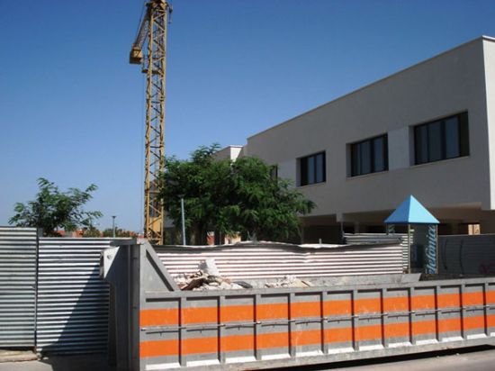 EL GRUPO DE IU + LOS VERDES DENUNCIA QUE LA EMPRESA QUE EJECUTA LAS OBRAS DE AMPLIACIÓN EN EL COLEGIO TIERNO GALVÁN LAS PARALIZA ANTE LA FALTA DE PAGO DEL AYUNTAMIENTO DE TOTANA, Foto 2