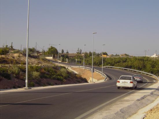 CONCLUYEN LAS OBRAS DE INSTALACIÓN DE ALUMBRADO PÚBLICO EN EL CAMINO DE LA TIRA DEL LIENZO   Y SE ACOMETEN OBRAS DE REGENERACIÓN DEL PAVIMENTO Y ACERAS EN LAS CALLES BARBADOS, HERMANOS PINZONES, LA CÁRCEL Y MANUEL GARCÍA ATANCE, Foto 1