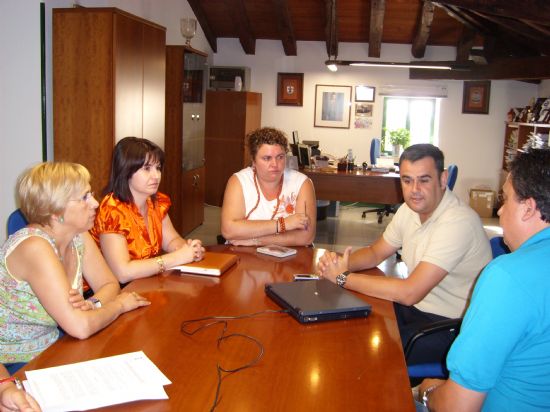 EL ALCALDE DE TOTANA MANTIENE LA PRIMERA REUNIÓN CON LA ASOCIACIÓN DE COMERCIANTES DE TOTANA CON LA INTENCIÓN DE INICIAR ACTUACIONES PARA PROMOCIONAR EL SECTOR (2007), Foto 1