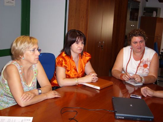 EL ALCALDE DE TOTANA MANTIENE LA PRIMERA REUNIÓN CON LA ASOCIACIÓN DE COMERCIANTES DE TOTANA CON LA INTENCIÓN DE INICIAR ACTUACIONES PARA PROMOCIONAR EL SECTOR (2007), Foto 2