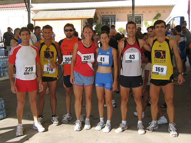 MIEMBROS DEL CLUB DE ATLETISMO ÓPTICA SANTA EULALIA PARTICIPARON EN LA CARRERA POPULAR “JOAQUÍN PERNÍAS” EN PURIAS (LORCA), Foto 1
