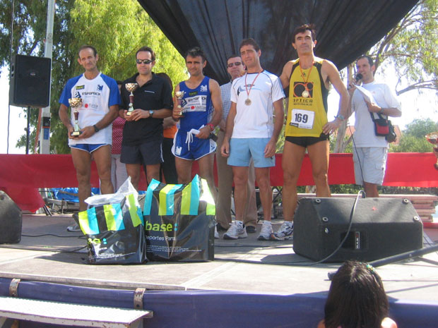 MIEMBROS DEL CLUB DE ATLETISMO ÓPTICA SANTA EULALIA PARTICIPARON EN LA CARRERA POPULAR “JOAQUÍN PERNÍAS” EN PURIAS (LORCA), Foto 2
