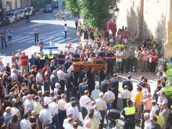 CENTENARES DE PERSONAS DAN EL ÚLTIMO ADIÓS AL CABO DE LA POLÍCIA LOCAL ALFONSO MURCIA RODRÍGUEZ EN UN MULTITUDINARIO ENTIERRO,FALLECIDO CUANDO SE DIRIGÍA A SU PUESTO DE TRABAJO, Foto 1