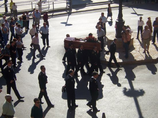 CENTENARES DE PERSONAS DAN EL ÚLTIMO ADIÓS AL CABO DE LA POLÍCIA LOCAL ALFONSO MURCIA RODRÍGUEZ EN UN MULTITUDINARIO ENTIERRO,FALLECIDO CUANDO SE DIRIGÍA A SU PUESTO DE TRABAJO, Foto 2