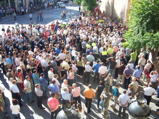 CENTENARES DE PERSONAS DAN EL ÚLTIMO ADIÓS AL CABO DE LA POLÍCIA LOCAL ALFONSO MURCIA RODRÍGUEZ EN UN MULTITUDINARIO ENTIERRO,FALLECIDO CUANDO SE DIRIGÍA A SU PUESTO DE TRABAJO, Foto 4