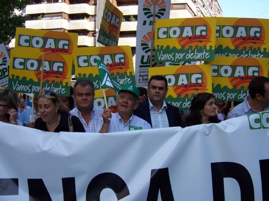 MÁS DE 200 GANADEROS DE TOTANA ESTUVIERON PRESENTES EN LA MANIFESTACIÓN PARA PEDIR SOLUCIONES A LA CRISIS DEL SECTOR EN LA REGIÓN, Foto 1