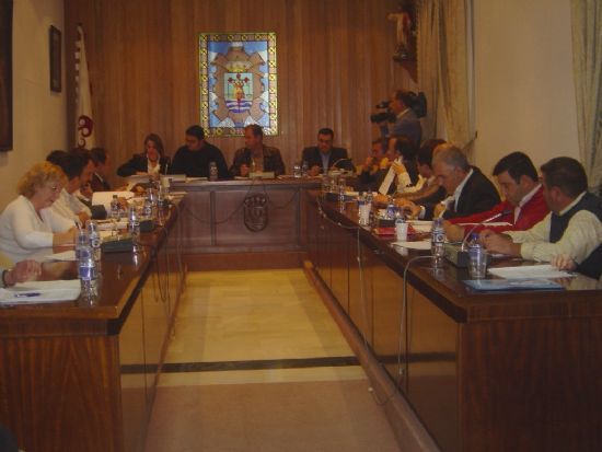 PLENO APRUEBA QUE EL AYUNTAMIENTO DESTINE EL 0,6 POR CIENTO A PROYECTOS A DESARROLLO EN LOS PRESUPUESTOS DEL AÑO 2005, Foto 1