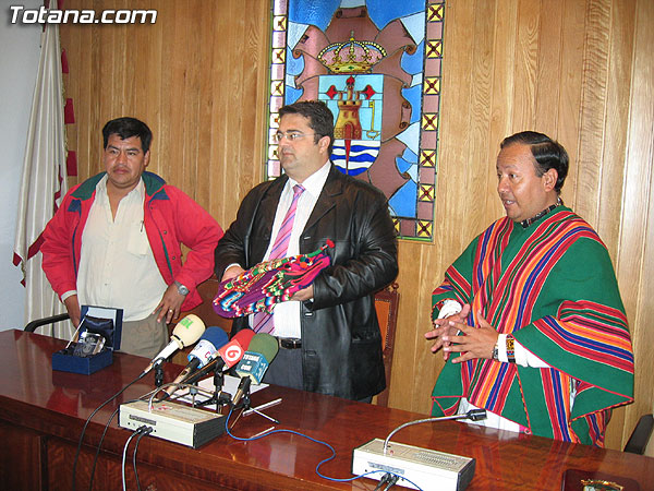 EL PRIMER TENIENTE DE ALCALDE REALIZA UNA RECEPCIÓN INSTITUCIONAL AL REPRESENTANTE DE LA INMIGRACION BOLIVIANA EN EL SENADO Y PARLAMENTO, Foto 1
