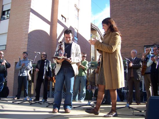 GRAN ÉXITO DE LA “MUESTRA DE CUADRILLAS POPULARES” DE TOTANA, QUE CONTÓ CON LA MÚSICA Y EL BAILE DE LAS CUADRLLAS DE LA HOYA, ALEDO Y EL RAIGUERO EN LA PLAZA DE LA BALSA VIEJA DE LA LOCALIDAD (2008), Foto 5