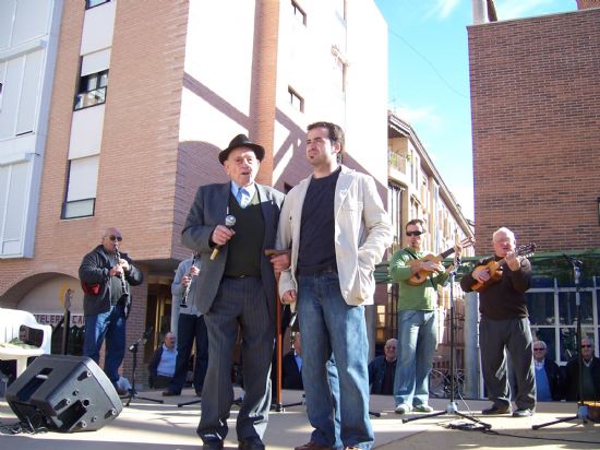 GRAN ÉXITO DE LA “MUESTRA DE CUADRILLAS POPULARES” DE TOTANA, QUE CONTÓ CON LA MÚSICA Y EL BAILE DE LAS CUADRLLAS DE LA HOYA, ALEDO Y EL RAIGUERO EN LA PLAZA DE LA BALSA VIEJA DE LA LOCALIDAD (2008), Foto 9