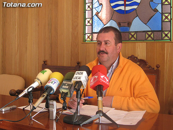 EL PORTAVOZ DEL GRUPO MUNICIPAL SOCIALISTA OFRECIÓ UNA RUEDA DE PRENSA PARA HACER UN BALANCE DEL PLENO ORDINARIO DEL MES DE ENERO, Foto 1