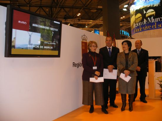 NUMEROSOS VISITANTES SE INTERESAN EN FITUR´2007 POR LA OFERTA TURÍSTICA DEL MUNICIPIO DE TOTANA QUE SE PRESENTA EN UN EXPOSITOR PROPIO SOBRE LA ARTESANÍA LOCAL, Foto 4