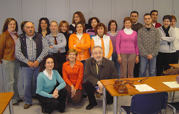 EL CONCEJAL DE FOMENTO Y EMPLEO HACE ENTREGA DE LOS DIPLOMAS DE LOS CURSOS QUE HAN REALIZADO LOS PARTICIPANTES DE LAS ACCIONES OPEA, Foto 1