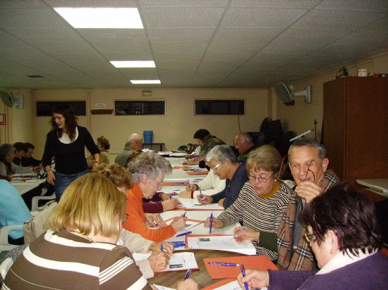 LA CONCEJALÍA DE SERVICIOS SOCIALES COMIENZA EL TALLER DE MEMORIA EN EL CENTRO MUNICIPAL DE PERSONAS MAYORES, Foto 3