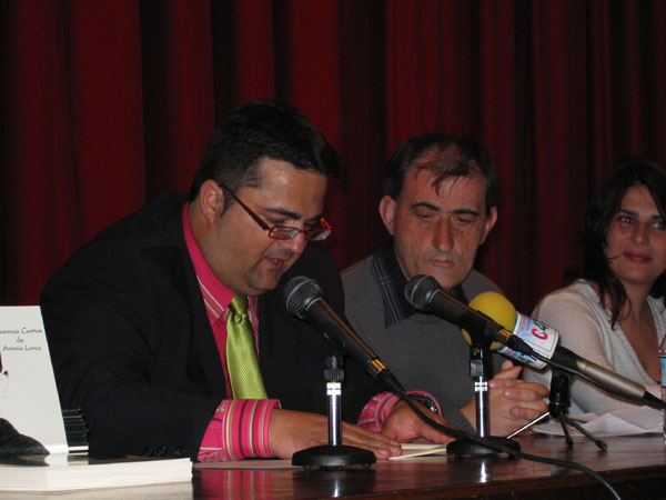 SE PRESENTA EL LIBRO DEL POETA TOTANERO ANTONIO LORCA QUE LLEVA POR TÍTULO DESENCUENTRO CON LA REALIDAD, Foto 1