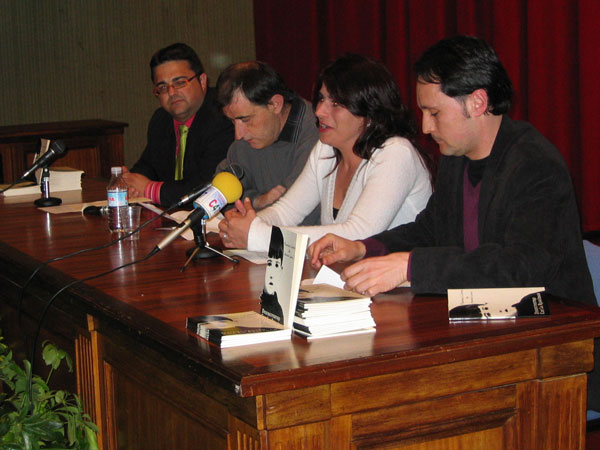 SE PRESENTA EL LIBRO DEL POETA TOTANERO ANTONIO LORCA QUE LLEVA POR TÍTULO DESENCUENTRO CON LA REALIDAD, Foto 2