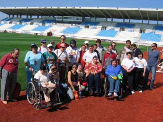 ALUMNOS DEL CENTRO OCUPACIONAL DE TOTANA PARTICIPAN EN UN CAMPEONATO REGIONAL DE FÚTBOL EN LAS INSTALACIONES MUNICIPALES DE LORCA, Foto 1
