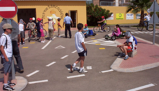 ALUMNOS Y ALUMNAS DEL COLEGIO MEDITERRANEO DE LA CIUDAD DE AGUILAS RECIBE SESIÓN PRACTICA EN EL PARQUE DE EDUCACIÓN VIAL DE TOTANA, Foto 2