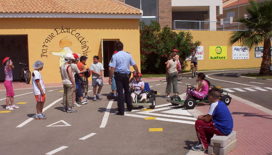 ALUMNOS Y ALUMNAS DEL COLEGIO MEDITERRANEO DE LA CIUDAD DE AGUILAS RECIBE SESIÓN PRACTICA EN EL PARQUE DE EDUCACIÓN VIAL DE TOTANA, Foto 3