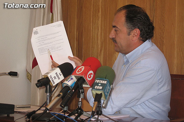 EL AYUNTAMIENTO DE TOTANA ADJUDICA LA REDACCIÓN DEL PROYECTO PARA LA INSTALACIÓN DEL CÉSPED ARTIFICIAL EN EL CAMPO DE FÚTBOL DEL PARETÓN, Foto 2