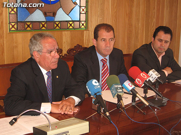 LA CÁMARA DE COMERCIO E INDUSTRIA DE MURCIA Y EL AYUNTAMIENTO DE TOTANA SUSCRIBEN UN CONVENIO DE COLABORACIÓN PARA PRESTAR APOYO AL SECTOR ARTESANO, Foto 2