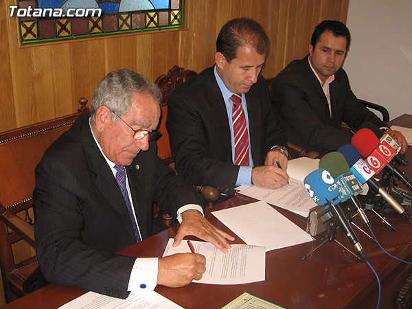 LA CÁMARA DE COMERCIO E INDUSTRIA DE MURCIA Y EL AYUNTAMIENTO DE TOTANA SUSCRIBEN UN CONVENIO DE COLABORACIÓN PARA PRESTAR APOYO AL SECTOR ARTESANO, Foto 3