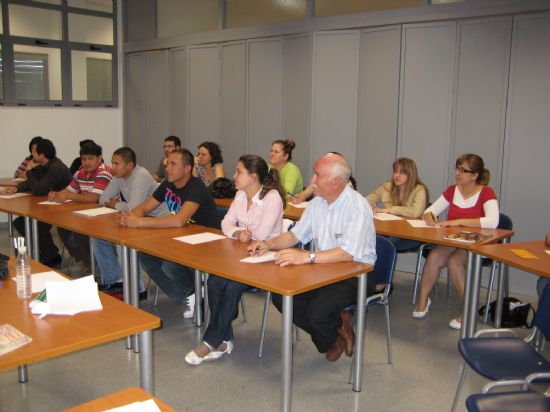 ORGANIZAN UN CURSO DE “INGLES BÁSICO”, DIRIGIDO A EMPRESARIOS AUTÓNOMOS Y TRABAJADORES EN ACTIVO, Foto 1