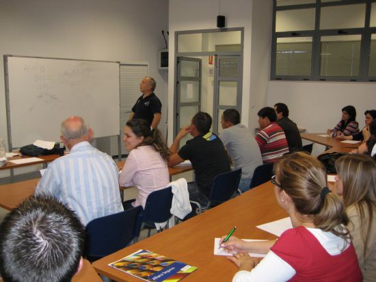 ORGANIZAN UN CURSO DE “INGLES BÁSICO”, DIRIGIDO A EMPRESARIOS AUTÓNOMOS Y TRABAJADORES EN ACTIVO, Foto 2