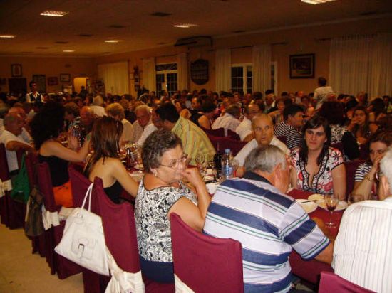 MÁS DE 400 PERSONAS ASISTEN A LA CENA-GALA DE CLAUSURA DE LAS ACTIVIDADES QUE SE DESARROLLAN EN EL CENTRO MUNICIPAL DE LAS PERSONAS MAYORES, Foto 2