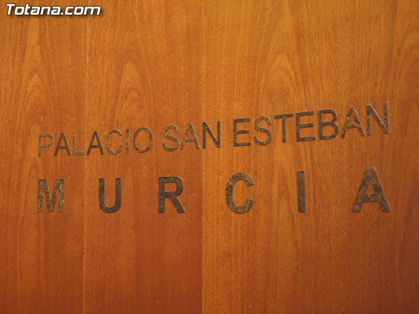 EL ALCALDE MANTIENE SU PRIMERA REUNIÓN CON EL CONSEJERO DE PRESIDENCIA, QUIEN SE COMPROMETE A COFINANCIAR LA CONSTRUCCIÓN DE UNA ESCUELA INFANTIL EN “EL PARRAL” Y A COLABORAR EN LA ADQUISICIÓN DE LA CASA GENERAL AZNAR (2007), Foto 7