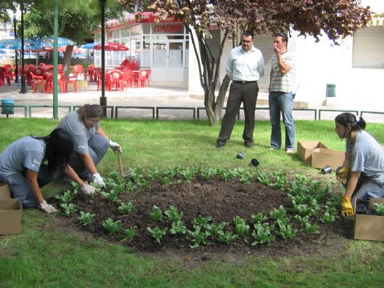 LOS 32 ALUMNOS DE LA ESCUELA-TALLER SANTA EULALIA ACOMETEN IMPORTANTES TRABAJOS DE REGENERACIÓN Y ACONDICIONAMIENTO EN LOS ESPACIOS PÚBLICOS DE TOTANA, Foto 1