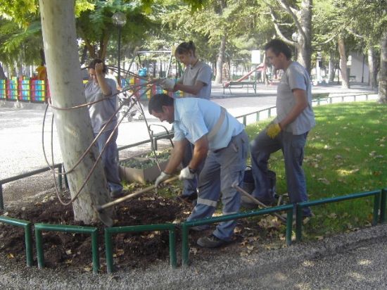 LOS 32 ALUMNOS DE LA ESCUELA-TALLER SANTA EULALIA ACOMETEN IMPORTANTES TRABAJOS DE REGENERACIÓN Y ACONDICIONAMIENTO EN LOS ESPACIOS PÚBLICOS DE TOTANA, Foto 5