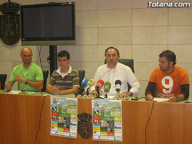 PRESENTAN LA “I LIGA KAIXER DE FÚTBOL 7-TOTANA” PARA EQUIPOS DE LOS MUNICIPIOS DEL BAJO GUADALENTÍN, CUYO PLAZO DE INSCRIPCIÓN PERMANECERÁ ABIERTO HASTA EL DÍA 22 DE OCTUBRE, Foto 2