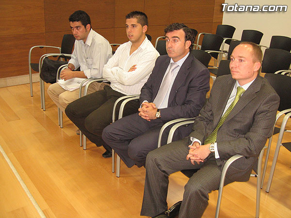 EL AYUNTAMIENTO SUSCRIBE UN CONVENIO CON LA ANTERIOR EMPRESA ADJUDICATARIA DEL SERVICIO DE BASURAS Y LIMPIEZA DE INTERIORES, URBASER, POR EL QUE SE SALDA LA DEUDA HISTÓRICA ARRASTRADA DESDE EL AÑO 1995, Foto 5