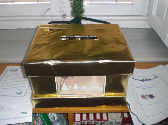 LA BIBLIOTECA MUNICIPAL OFRECE AYUDA A LOS MÁS PEQUEÑOS PARA ESCRIBIR LAS CARTAS A LOS REYES MAGOS QUE SUS MAJESTADES RECOGERÁN ESTA TARDE Y MAÑANA VIERNES, ASÍ COMO DIVERSAS ACTIVIDADES DE MANUALIDADES Y JUEGOS, Foto 4