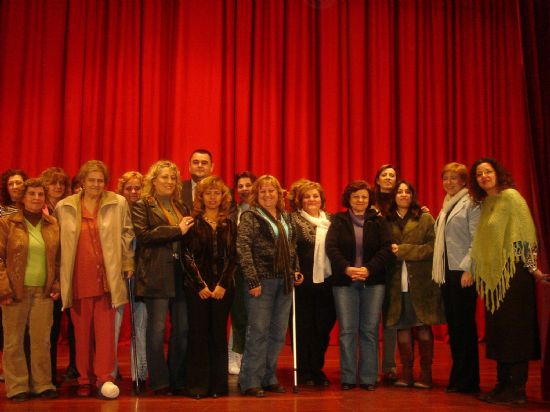 LOS CONCEJALES DE EMPLEO Y FOMENTO Y LA DE MUJER CLAUSURAN EL PROGRAMA CLARA DE INSERCIÓN LABORAL, Foto 1