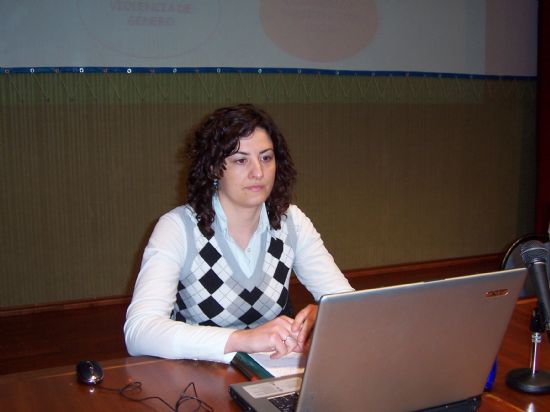 LA CONCEJAL DE MUJER E IGUALDAD DE OPORTUNIDADES INAUGURA LA CHARLA SOBRE “LA LEY DE LA DEPENDENCIA” ORGANIZADA EN EL CENTRO SOCIOCULTURAL LA CÁRCEL (2008), Foto 5