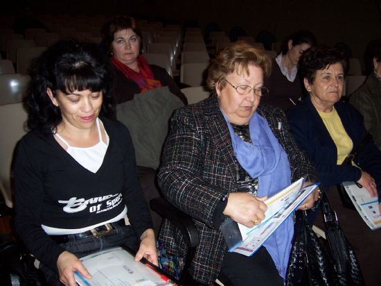 LA CONCEJAL DE MUJER E IGUALDAD DE OPORTUNIDADES INAUGURA LA CHARLA SOBRE “LA LEY DE LA DEPENDENCIA” ORGANIZADA EN EL CENTRO SOCIOCULTURAL LA CÁRCEL (2008), Foto 6