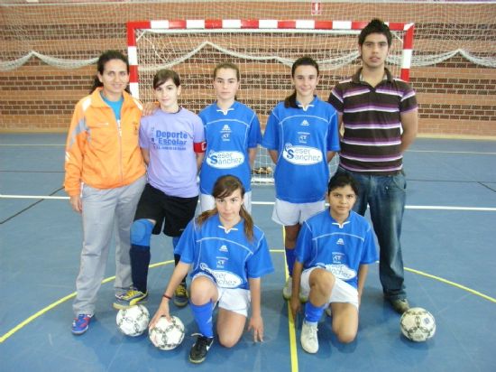LA SEGUNDA JORNADA DE LA FASE INTERMUNICIPAL DE DEPORTE ESCOLAR TUVO LUGAR EN PUERTO LUMBRERAS, CON LA PARTICIPACIÓN DE TRES EQUIPOS DE FUTBOL SALA DE LOS CENTROS DE ENSEÑANZA “JUAN DE LA CIERVA” Y “PRADO MAYOR”, Foto 1