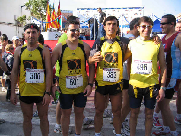 MIEMBROS DEL CLUB DE ATLETISMO ÓPTICA SANTA EULALIA PARTICIPARON EN LA 1ª MEDIA MARATÓN “PLAYAS DEL PILAR”, Foto 1